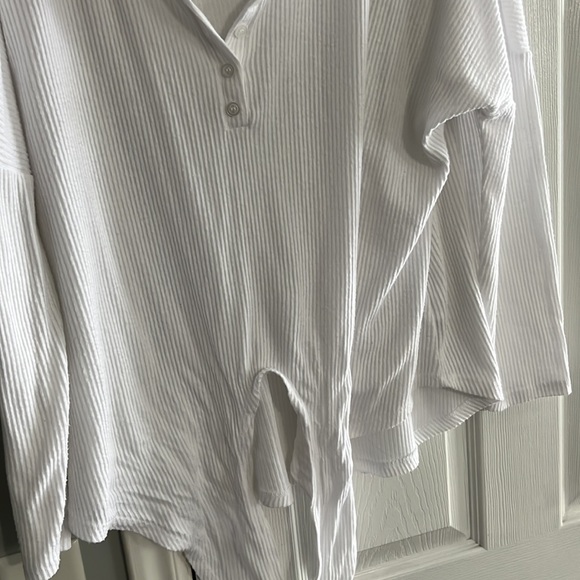 Front tie white long sleeve - Picture 6 of 6